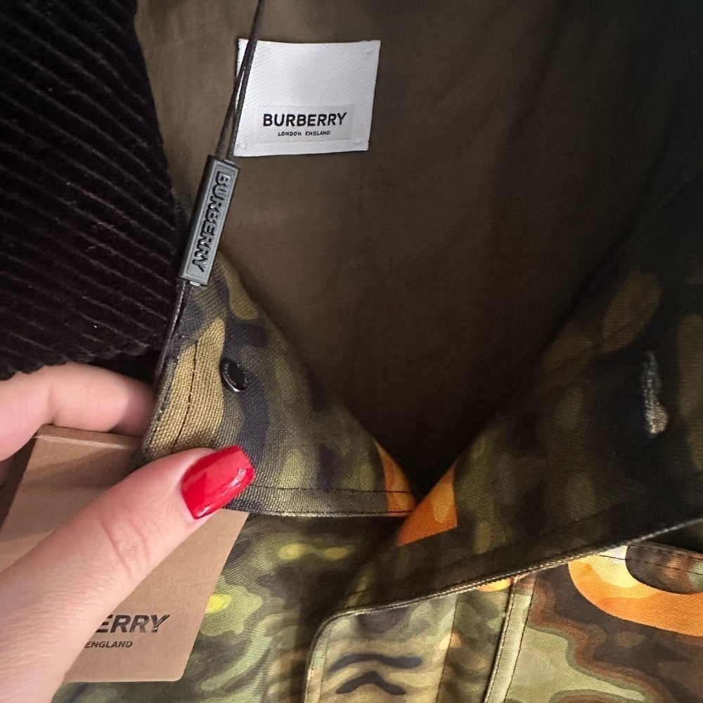 BURBERRY
Malvern Camouflage Logo Print Jacket - Picture 8 of 12